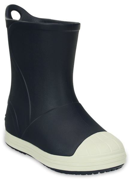 Резиновые сапоги203515-6MI Резиновые сапоги203515-6MIРезиновые сапоги Bump It Boot от Crocs сохранят ножки вашего ребенка теплыми и сухими. Модель выполнена из полимера Croslite. Благодаря материалу Croslite обувь невероятно легкая, мягкая и удобная. Материал Croslite - бактериостатичен, препятствует появлению неприятных запахов и легок в уходе: быстро сохнет и не оставляет следов на любых поверхностях. Рифленое основание подошвы гарантирует идеальное сцепление с любой поверхностью. Сапоги дополнены усиленным мыском и сзади на голенище - специальной петлей для удобства надевания. Теперь даже в самую ненастную погоду ваши дети могут продолжать радоваться играм на свежем воздухе.