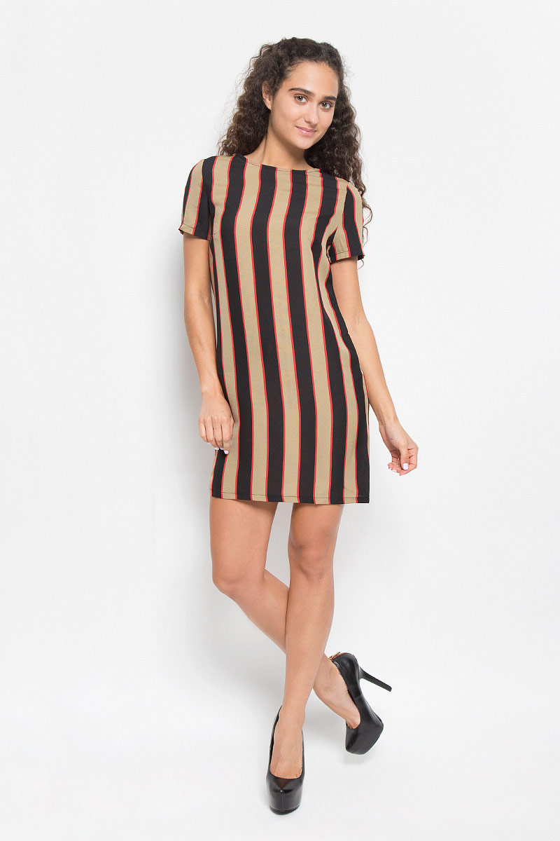 ПлатьеJL4597B_Stone Black Red Stripe ПлатьеJL4597B_Stone Black Red StripeМодное платье Glamorous, выполненное из полиэстера, подчеркнет ваш уникальный стиль и поможет создать оригинальный женственный образ. Платье-мини свободного кроя с круглым вырезом горловины и короткими рукавами оформлено принтом в полоску. Застегивается изделие на длинную металлическую застежку-молнию, расположенную на спинке. Такое платье станет стильным дополнением к вашему гардеробу. Оно подчеркнет вашу индивидуальность и утонченность.