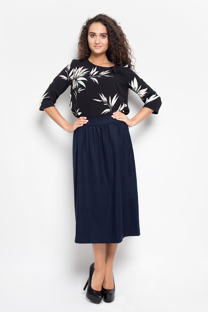 ЮбкаB476502_DARK NAVY ЮбкаB476502_DARK NAVYМодная юбка Baon, выполненная из полиэстера и вискозы с добавлением эластана, обеспечит вам комфорт и удобство при носке. Материал изделия приятный на ощупь. Юбка-миди застегивается сзади на скрытую застежку-молнию. По бокам расположены два прорезных кармана. Модная юбка выгодно освежит и разнообразит ваш гардероб. Создайте женственный образ и подчеркните свою яркую индивидуальность!