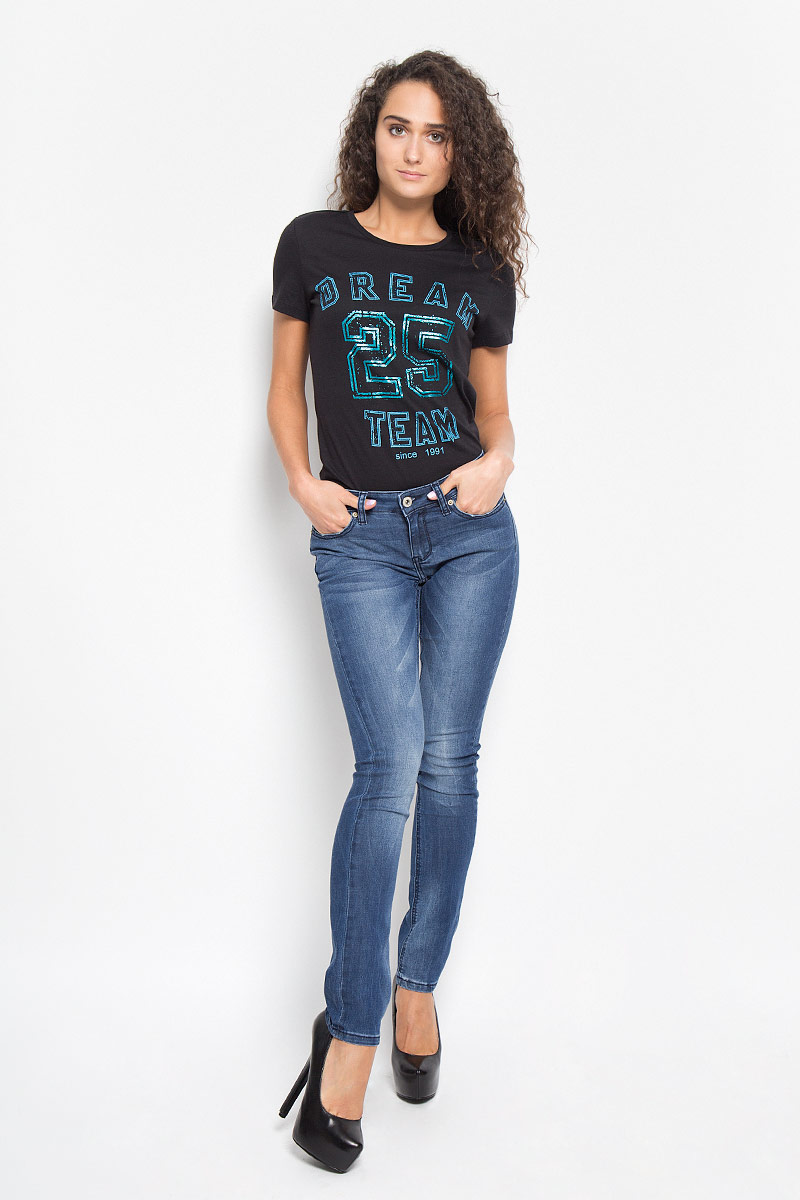 ДжинсыPJ-135/580-6352 ДжинсыPJ-135/580-6352Стильные женские джинсы Sela Denim, выполненные из хлопка и полиэстера с добавлением вискозы и эластана, позволят вам создать неповторимый, запоминающийся образ. Джинсы-скинни со средней посадкой застегиваются на пуговицу в поясе и ширинку на застежке-молнии. Модель имеет шлевки для ремня. Джинсы имеют классический пятикарманный крой: спереди модель оформлена двумя втачными карманами и одним маленьким накладным кармашком, а сзади - двумя накладными карманами. Модель оформлена перманентными складками и эффектом потертости. Эти модные джинсы послужат отличным дополнением к вашему гардеробу. В них вы всегда будете чувствовать себя уверенно и удобно.