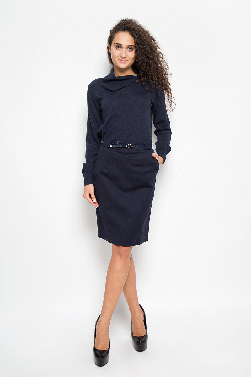 ЮбкаB476521_DARK NAVY ЮбкаB476521_DARK NAVYЭффектная юбка Baon, выполненная из хлопка и вискозы с добавлением эластана, обеспечит вам комфорт и удобство при носке. Юбка-карандаш средней длины застегивается сзади на застежку-молнию. На поясе предусмотрены шлевки для ремня. Спереди расположены два втачных кармана. В комплект входит ремень с металлической пряжкой, оформленный тиснением под рептилию. Модная юбка-карандаш выгодно освежит и разнообразит ваш гардероб. Создайте женственный образ и подчеркните свою яркую индивидуальность! Классический фасон и оригинальное оформление этой юбки сделают ваш образ непревзойденным.