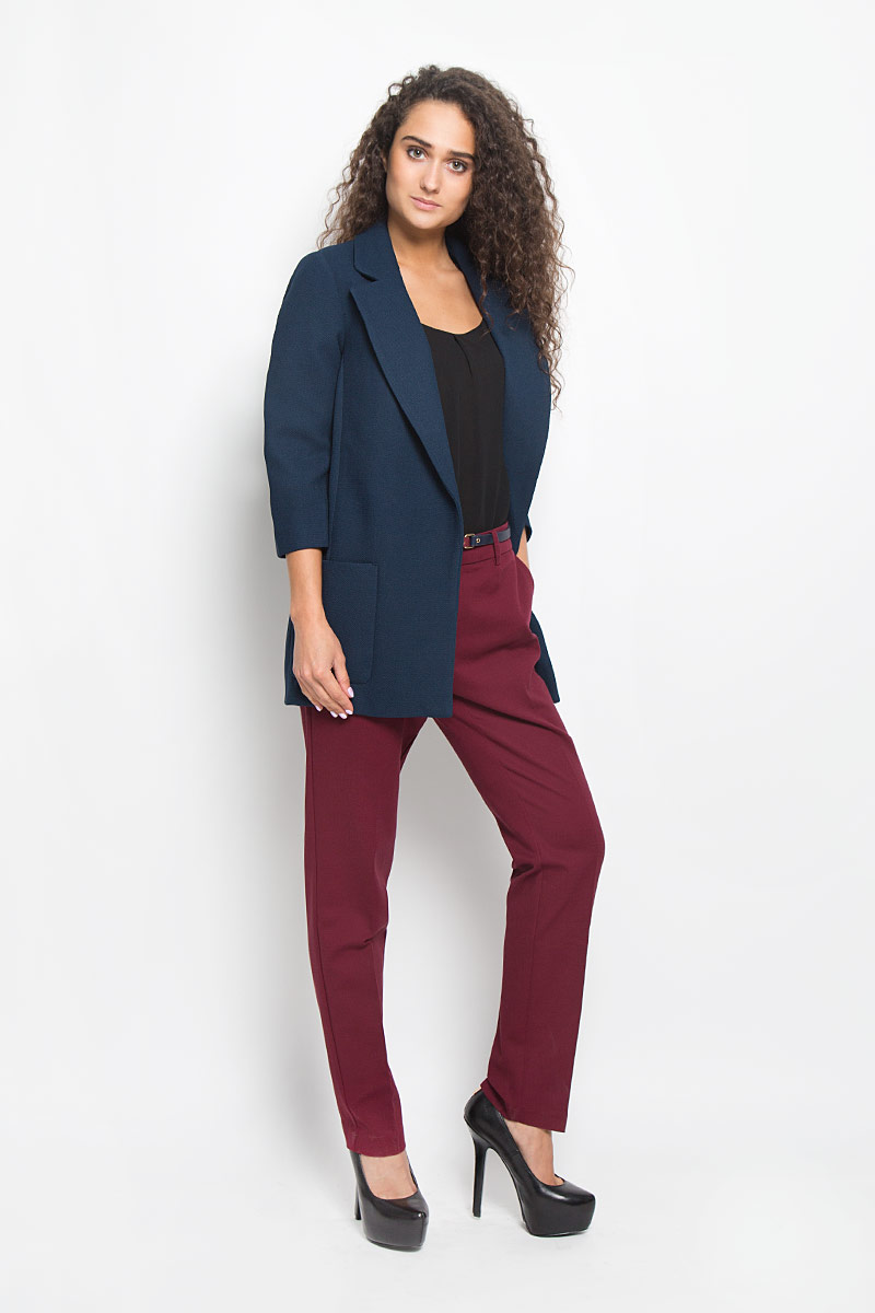 ЖакетB126506_DARK NAVY ЖакетB126506_DARK NAVYСтильный женский жакет Baon - отличное дополнение любого наряда и превосходный вариант для прохладной погоды. Жакет выполнен из полиэстера с добавлением эластана. Модель свободного кроя с рукавами 3/4 и воротником с лацканами дополнит ваш образ и сделает его неповторимым. Модель не имеет застежек. Спереди жакет дополнен двумя накладными карманами. Этот удобный и эффектный жакет, несомненно, впишется в ваш гардероб, в нем вы будете чувствовать себя уютно и комфортно.