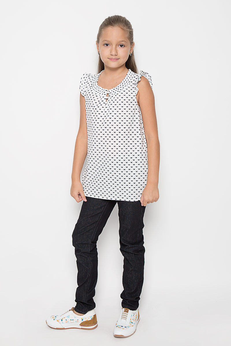 БлузкаKS16-71053J БлузкаKS16-71053JСтильная блузка для девочки Finn Flare Kids, выполненная из 100% хлопка, станет отличным дополнением к детскому гардеробу. Благодаря составу, изделие тактильно приятное, не сковывает движений, позволяет коже дышать. Блузка с круглым воротником и рукавом крылышком, застегивается на 3 пуговицы. Горловина дополнена сжатой эластичной резинкой. Модель оформлена интересным принтом в виде бантиков. Блузка отлично сочетается с юбками и брюками. В ней вашей принцессе всегда будет уютно и комфортно!
