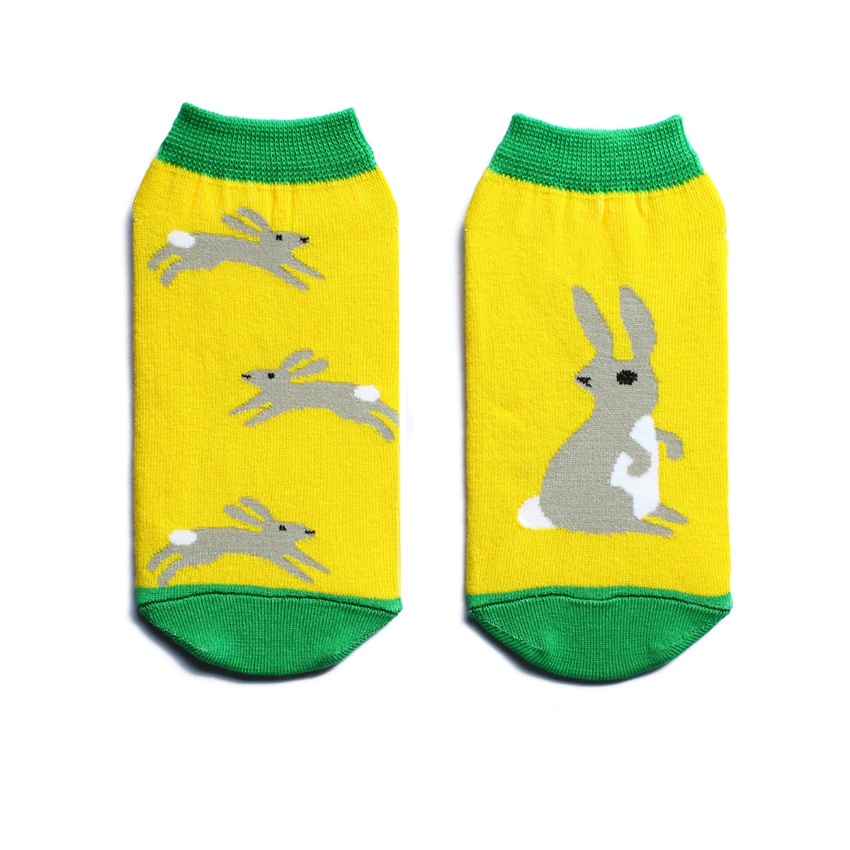 Носкиn232 Носкиn232Яркие носки Big Bang Socks изготовлены из высококачественного хлопка с добавлением полиамида и эластана, которые обеспечивают отличную посадку. Модель с укороченным паголенком оформлена оригинальным принтом с изображением зайцев. Широкая резинка плотно облегает ногу и обеспечивает удобство, не сдавливая ее.
