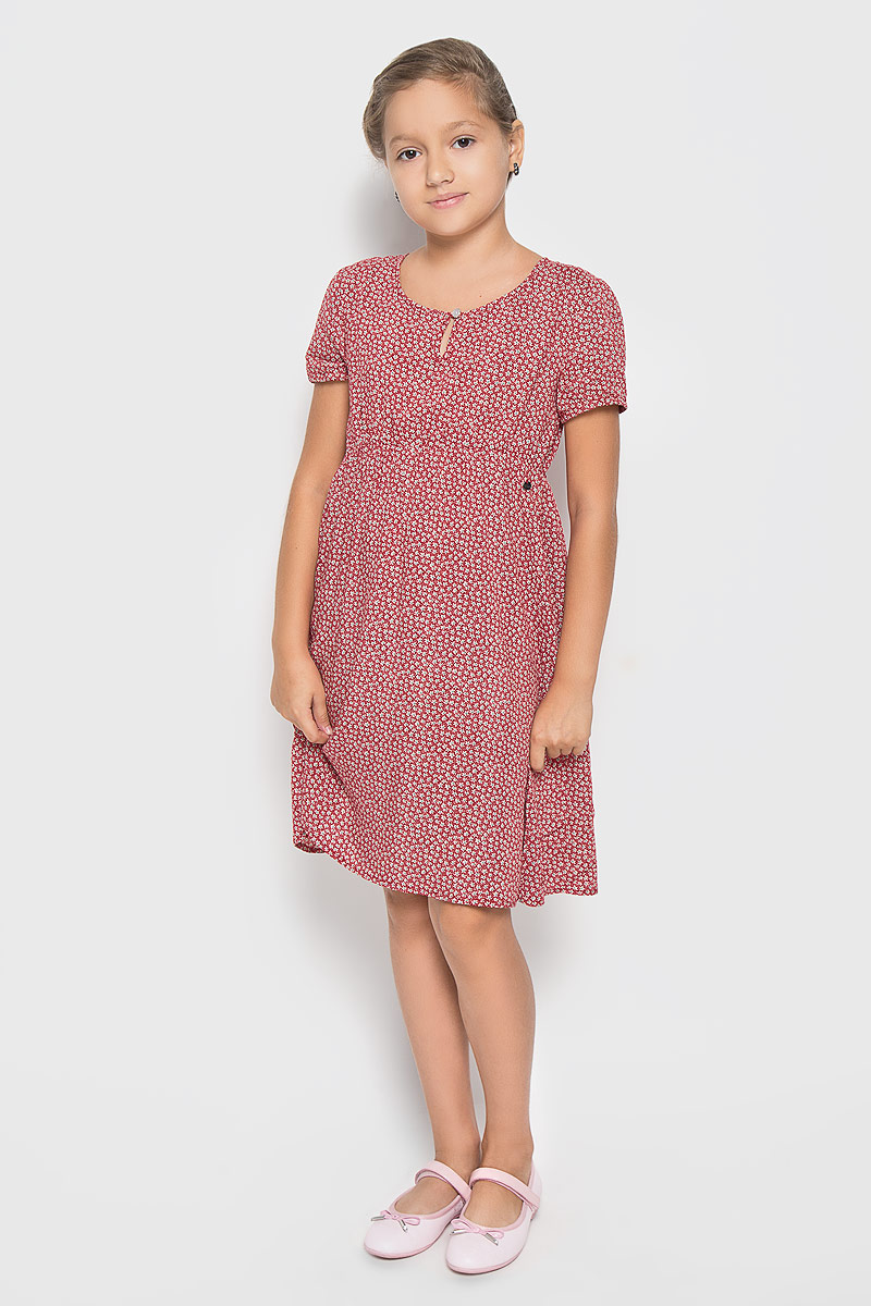 ПлатьеKS16-71011J ПлатьеKS16-71011JПлатье для девочки Finn Flare Kids идеально подойдет вашей маленькой принцессе. Изготовленное из 100% вискозы, оно необычайно мягкое и приятное на ощупь, не сковывает движения малышки и позволяет коже дышать, не раздражает даже самую нежную и чувствительную кожу ребенка, обеспечивая ему наибольший комфорт. Платье с короткими рукавами и круглым вырезом горловины спереди застегивается на пуговку. По линии талии модель дополнена резинкой. В таком платьишке ваша малышка будет чувствовать себя уютно и комфортно и всегда будет в центре внимания!