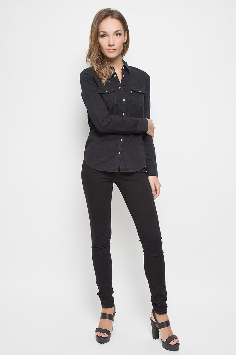 Джинсы1888100520 Джинсы1888100520Стильные женские джинсы Levis® 711 станут отличным дополнением к вашему гардеробу. Изготовленные из высококачественного комбинированного материала, они мягкие и приятные на ощупь, не сковывают движения и позволяют коже дышать. Джинсы-скинни застегиваются на металлическую пуговицу и имеют ширинку на застежке-молнии, а также шлевки для ремня. Модель имеет классический пятикарманный крой: спереди - два втачных кармана и один маленький накладной, а сзади - два накладных кармана. Современный дизайн и расцветка делают эти джинсы модным предметом одежды. Это идеальный вариант для тех, кто хочет заявить о себе и своей индивидуальности и отразить в имидже собственное мировоззрение.