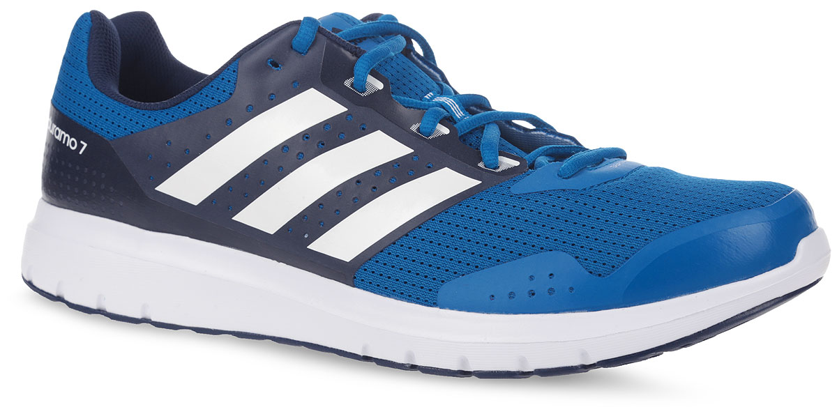 КроссовкиAQ6494 КроссовкиAQ6494Модные мужские кроссовки Duramo 7 от adidas Performance придутся вам по душе. Верх, выполненный из сетчатого дышащего текстиля, дополнен бесшовными накладками из ПВХ. Одна из боковых сторон и язычок оформлены названием и логотипом бренда, другая сторона - названием модели. Подкладка из текстиля не натирает. Стелька Ortholite из материала ЭВА с текстильной поверхностью комфортна при движении. Классическая шнуровка с прорезиненной панелью надежно фиксирует модель на ноге. Легкая промежуточная подошва из материала ЭВА обладает высокой износостойкостью и обеспечивает идеальную амортизацию. Резиновая подошва с протектором гарантирует идеальное сцепление с любыми поверхностями. Такие кроссовки - отличный вариант для бега на короткие и длинные дистанции.