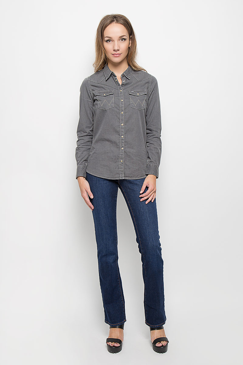 ДжинсыW242P137B ДжинсыW242P137BКлассический женский стиль Wrangler bootcut (небольшой клеш) с комфортной высокой посадкой. Стильные женские джинсы Wrangler Tina высочайшего качества, созданы специально для того, чтобы подчеркивать достоинства вашей фигуры. Модель прямого покроя слегка расклешена к низу и с комфортной посадкой, оформлена декоративными прострочками. Застегиваются джинсы на пуговицу и ширинку на застежке-молнии, имеются шлевки для ремня. Спереди модель оформлена двумя втачными карманами и одним небольшим секретным кармашком, а сзади - двумя накладными карманами.
