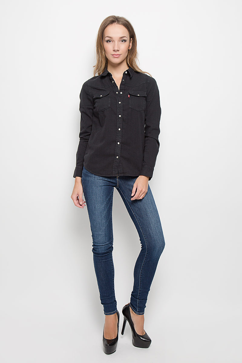 Рубашка2499600030 Рубашка2499600030Стильная женская рубашка Levis®, выполненная из натурального хлопка, очень мягкая, приятная на ощупь и позволяет коже дышать, тем самым обеспечивая наибольший комфорт при носке. Модель с отложным воротником застегивается на кнопки, сверху - на пуговицу. Длинные рукава рубашки дополнены манжетами на кнопках. На груди расположены два накладных кармана с клапанами на кнопках. Такая рубашка подчеркнет ваш вкус и поможет создать великолепный стильный образ.