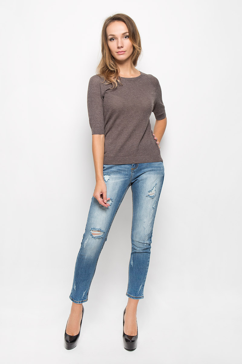 ДжемперJRs-114/1184-6333 ДжемперJRs-114/1184-6333Женский джемпер Sela Casual изготовлен из необычайно мягкого и тактильно приятного материала. Изделие не стесняет движений, хорошо пропускает воздух. Модель с круглым вырезом горловины и рукавами-реглан длиной 1/2 - идеальный вариант для создания образа в стиле Casual. Манжеты и низ изделия связаны резинкой. Джемпер подарит вам комфорт в течение всего дня!