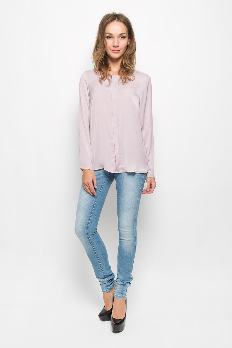 ДжинсыB306507_Navy Denim ДжинсыB306507_Navy DenimЖенские джинсы Baon изготовлены из хлопка с добавлением полиэстера, вискозы и эластана. Материал тактильно приятный, не стесняет движений и позволяет коже дышать, обеспечивая комфорт при носке. Джинсы-слим застегиваются на металлическую пуговицу и имеют ширинку на застежке-молнии. На поясе предусмотрены шлевки для ремня. Спереди расположены два втачных кармана и один маленький накладной, сзади - два накладных кармана. Модель оформлена эффектом потертости и перманентными складками. Лаконичные по своему дизайну джинсы станут универсальной моделью вашего гардероба.