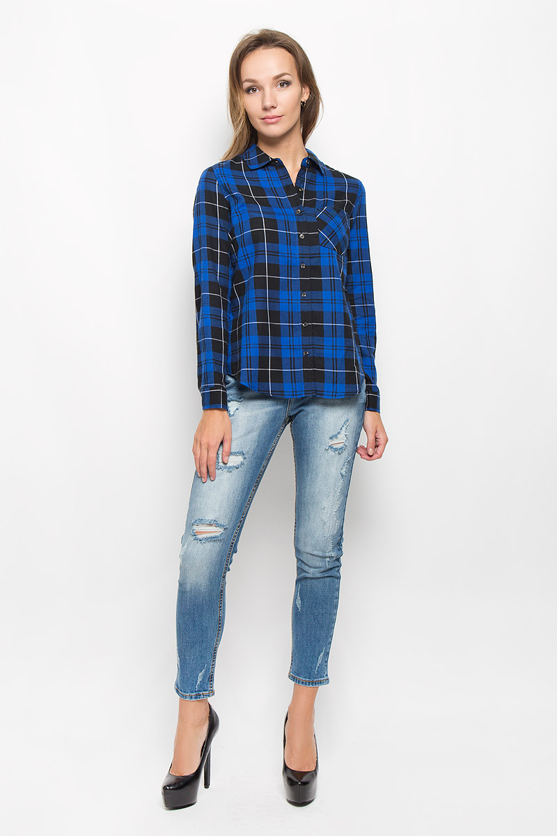РубашкаB-312/1103-6414 РубашкаB-312/1103-6414Женская рубашка Sela Casual, выполненная из натурального хлопка, идеально подойдет для повседневной носки. Материал изделия приятный на ощупь, не стесняет движений и позволяет коже дышать, обеспечивая комфорт. Модель с отложным воротником и длинными рукавами застегивается на пуговицы. Манжеты также имеют застежки-пуговицы. На груди расположен накладной карман. Рубашка оформлена актуальным принтом в клетку. Такая рубашка подчеркнет ваш вкус и поможет создать стильный образ!