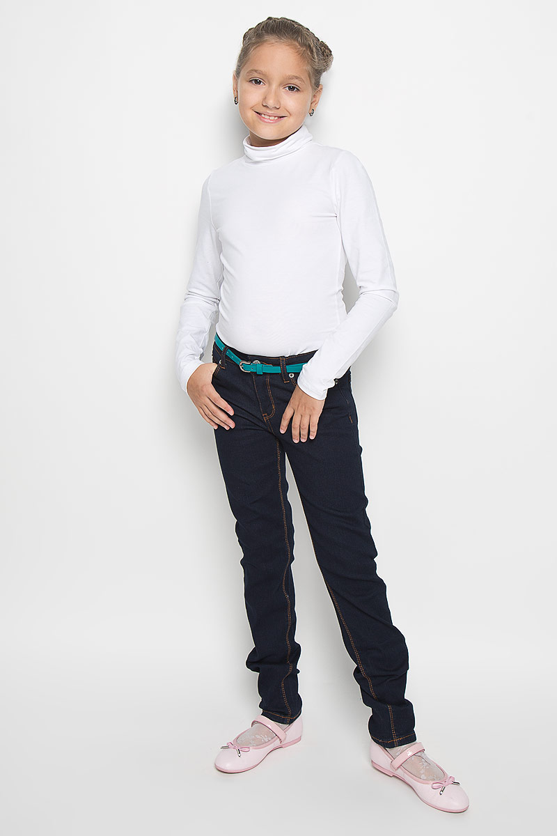 ДжинсыPJ-635/523-6414 ДжинсыPJ-635/523-6414Джинсы для девочки Sela Denim станут стильным дополнением к детскому гардеробу. Они изготовлены из эластичного хлопка с добавлением полиэстера, приятные на ощупь, не сковывают движений и хорошо пропускают воздух. Джинсы-скинни застегиваются спереди на пуговицу, а также имеют ширинку на застежке-молнии. На поясе предусмотрены шлевки для ремня. Регулировка в поясе на эластичной тесьме с пуговицами обеспечит идеальную посадку по фигуре. Спереди расположены два втачных кармана и один маленький накладной, сзади - два накладных кармана. Изделие оформлено прострочкой. Модель дополнена узким ремешком контрастного цвета. Джинсы помогут создать отличный современный образ, ребенку в них будет удобно и комфортно!