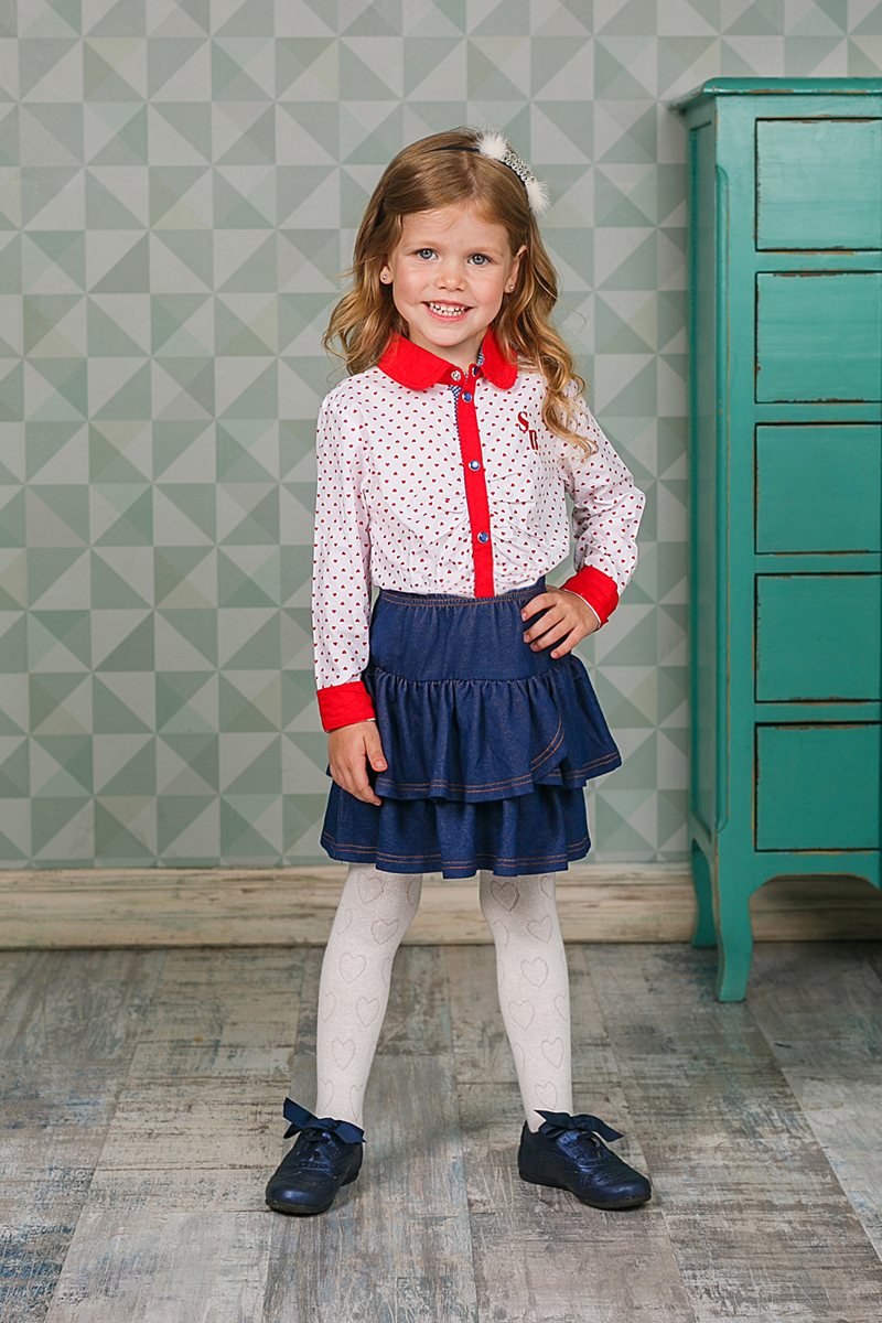 Блузка205420 Блузка205420Блуза для девочки Sweet Berry изготовлена из хлопка и оформлена оригинальным принтом. Модель с длинными рукавами и отложным воротничком застегивается на кнопки. Рукава дополнены широкими манжетами на кнопках. На груди блуза украшена вышивкой с названием бренда. Такая блуза - незаменимая вещь, отлично сочетается с юбками, брюками и сарафанами.