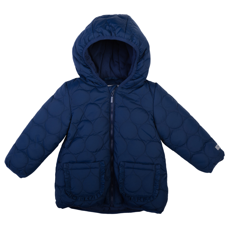 Куртка368002 Куртка368002Стильная куртка для девочки PlayToday Baby идеально подойдет вашей маленькой моднице для прогулок в прохладную погоду. Модель изготовлена из полиэстера, имеет подкладку из хлопка с добавлением полиэстера, благодаря чему она необычайно мягкая и приятная на ощупь, не сковывает движения малышки и великолепно отводит влагу, не раздражает даже самую нежную и чувствительную кожу ребенка, обеспечивая наибольший комфорт. В качестве утеплителя используется 100% полиэстер. Куртка с несъемным капюшоном застегивается на пластиковую застежку-молнию. По бокам модель дополнена двумя накладными кармашками. Манжеты рукавов и низ модели дополнены узкими манжетами. На рукаве и на спинке расположены светоотражающие логотипы бренда. Куртка оформлена оригинальным стеганым узором. Оригинальный современный дизайн и модная расцветка делают эту куртку модным и стильным предметом детского гардероба. В ней ваша дочурка будет чувствовать себя уютно и комфортно и всегда будет в центре внимания!