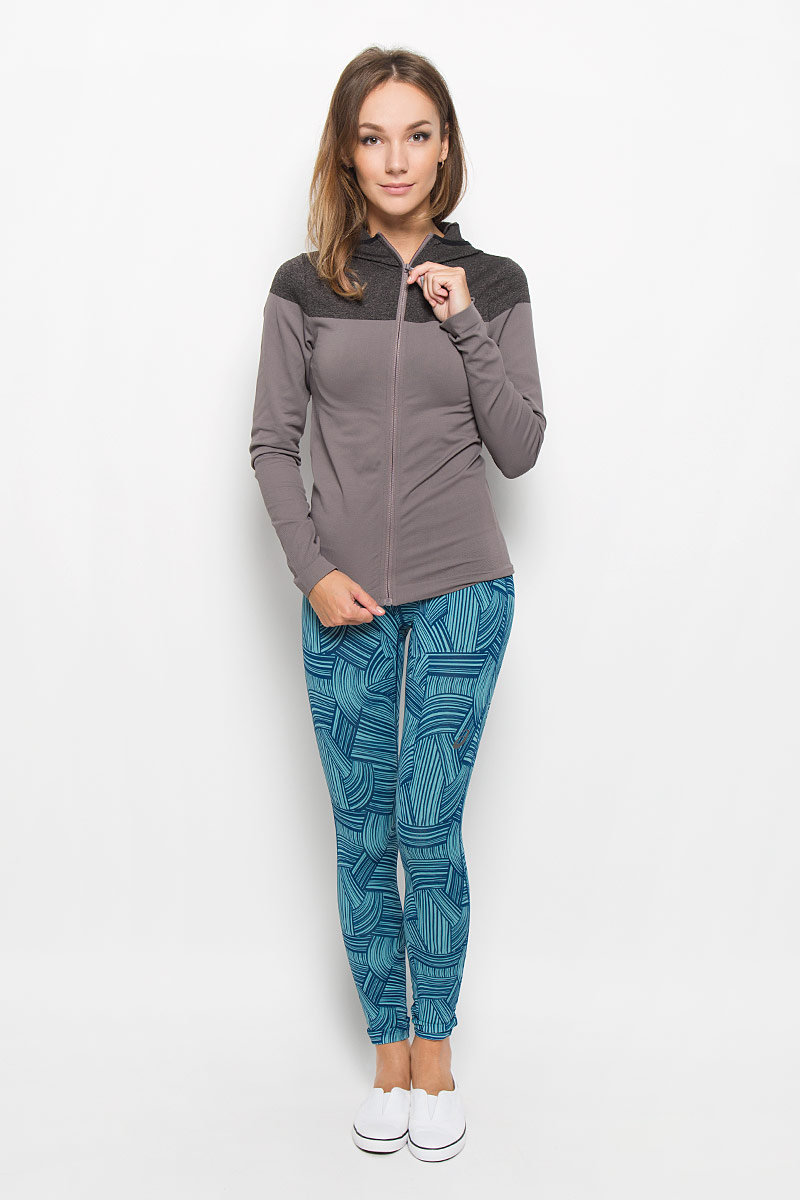 Толстовка134490-7004 Толстовка134490-7004Женская толстовка для фитнеса Asics Jacket Seamless изготовлена из полиамида с добавлением полиэстера и эластана. Модель очень мягкая, тактильно приятная и отлично подойдет как для занятия спортом. Толстовка оснащена капюшоном, длинными рукавами и застегивается на молнию по всей длине. Спереди модель дополнена принтом в виде логотипа бренда. Низ рукава дополнен разрезом для большого пальца. Такая толстовка в новом сезоне - незаменимая вещь в спортивном и летнем гардеробе.