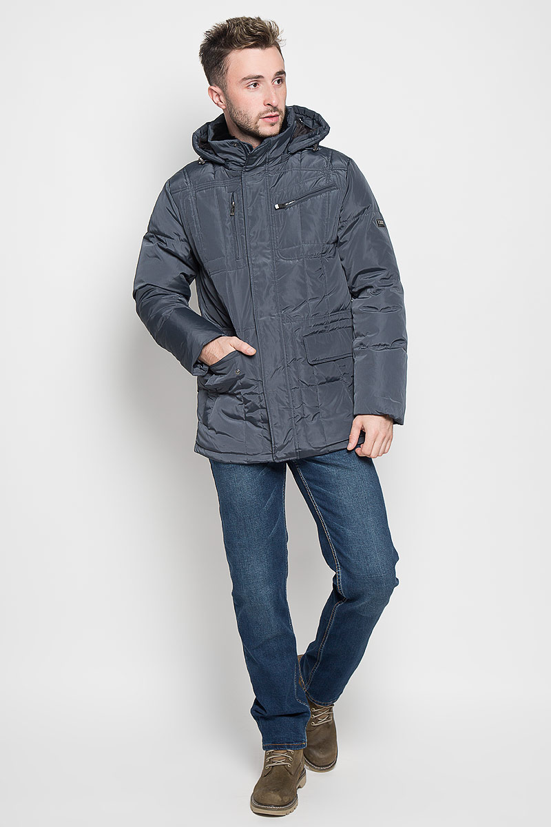 КурткаCd-226/332-6414 КурткаCd-226/332-6414Стильная мужская куртка Sela Casual Wear превосходно подойдет для прохладных дней. Куртка выполнена из полиэстера, она отлично защищает от дождя, снега и ветра, а наполнитель из пуха и пера превосходно сохраняет тепло. Модель с длинными рукавами и воротником-стойкой застегивается на застежку-молнию и имеет ветрозащитный клапан на кнопках. Куртка дополнена съёмным капюшоном на застежке-молнии, объем которого регулируется при помощи шнурка-кулиски со стопперами. Изделие дополнено двумя втачными карманами на кнопках, двумя втачными карманами на клапанах с кнопками и двумя втачными карманами на молниях спереди, а также внутренним втачным карманом на молнии. Рукава дополнены внутренними трикотажными манжетами. Объем талии регулируется при помощи внутреннего шнурка-кулиски. Эта модная и в то же время комфортная куртка согреет вас в холодное время года и отлично подойдет как для прогулок, так и для активного отдыха.
