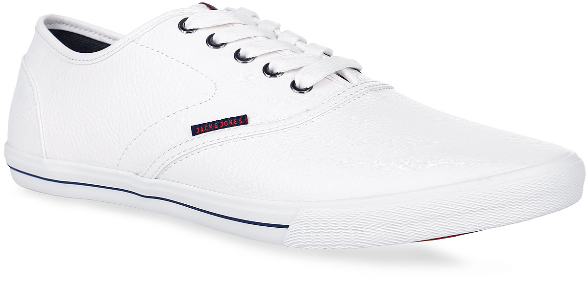Кеды12110631_Bright White Кеды12110631_Bright WhiteСтильные мужские кеды от Jack & Jones займут достойное место в вашем гардеробе. Модель выполнена из искусственной кожи. Язычок оформлен фирменной нашивкой. Классическая шнуровка обеспечивает надежную фиксацию обуви на ноге. Подкладка из текстиля и стелька из материала ЭВА с текстильной поверхностью комфортны при движении. Подошва с рифлением обеспечивает надежное сцепление с любой поверхностью. Модные кеды займут достойное место в вашем гардеробе.
