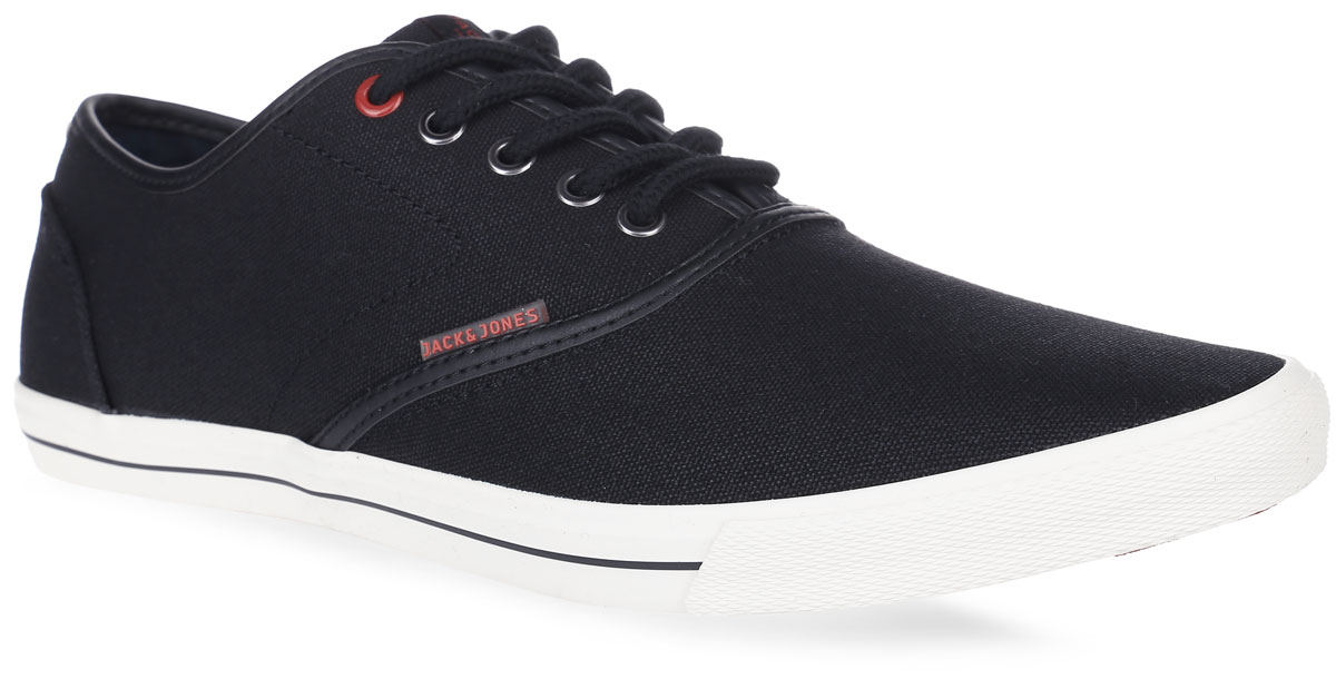 Кеды12110617_Anthracite Кеды12110617_AnthraciteСтильные мужские кеды от Jack & Jones займут достойное место в вашем гардеробе. Модель выполнена из канваса и дополнена окантовкой из искусственной кожи. Язычок оформлен фирменной нашивкой. Классическая шнуровка обеспечивает надежную фиксацию обуви на ноге. Подкладка из текстиля и стелька из материала ЭВА с текстильной поверхностью комфортны при движении. Подошва с рифлением обеспечивает надежное сцепление с любой поверхностью. Модные кеды займут достойное место в вашем гардеробе.