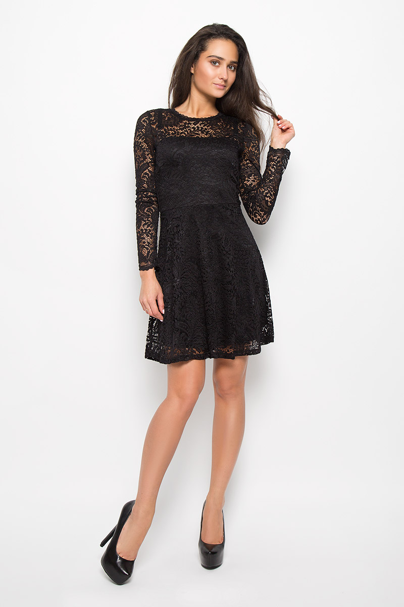 Платье10160867_Black Платье10160867_BlackЭлегантное платье Vero Moda выполнено из высококачественного материала. Такое платье обеспечит вам комфорт и удобство при носке и непременно вызовет восхищение у окружающих. Модель средней длины с длинными стандартными рукавами и круглым вырезом горловины отлично подчеркнет все достоинства вашей фигуры. Верхняя ткань изделия выполнена из мягкого и тянущегося гипюра, спинка оформлена небольшим вырезом. Это модное и комфортное платье станет превосходным дополнением к вашему гардеробу, оно подарит вам удобство и поможет подчеркнуть ваш вкус и неповторимый стиль.