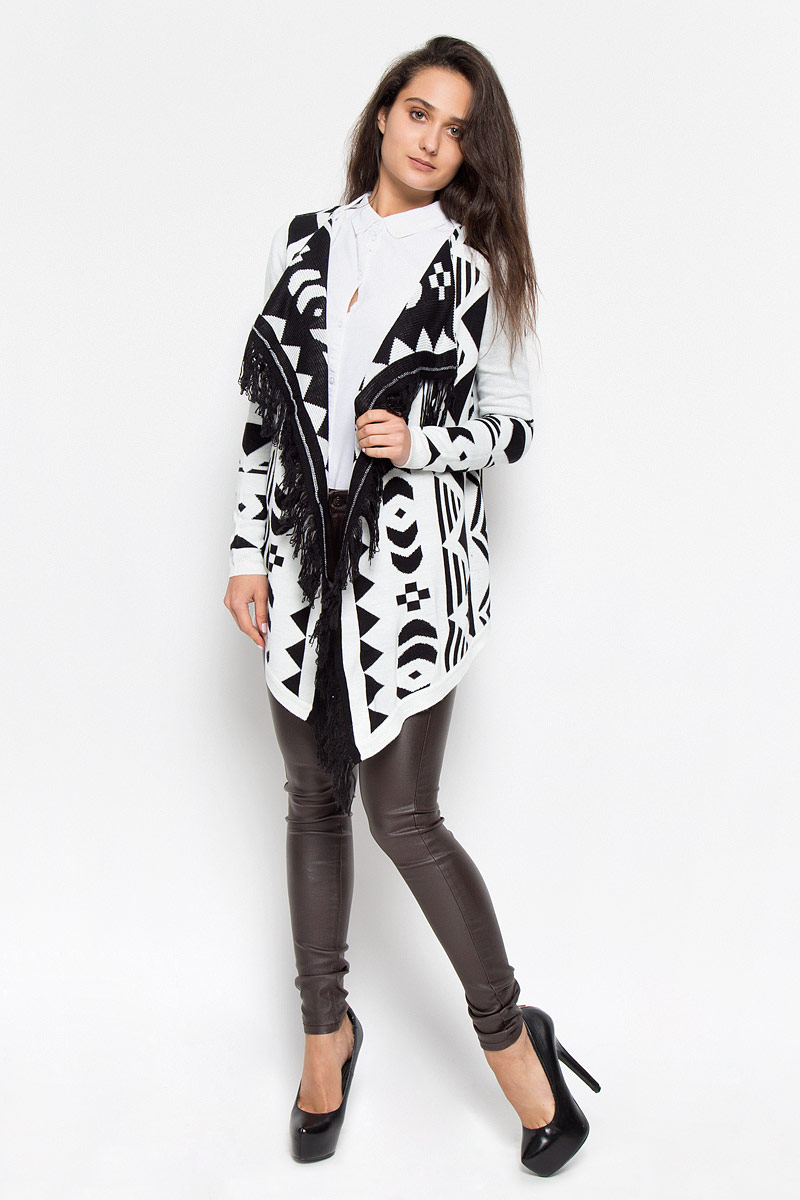 Кардиган10160079_Black Кардиган10160079_BlackЖенский кардиган Vero Moda выполнен из акрила, благодаря чему великолепно сохраняет тепло, позволяет коже дышать и обладает высокой гигроскопичностью. Удлиненная модель с длинными рукавами не имеет застежек. Модель дополнена бахромой по краям полочек и украшена оригинальным геометрическим узором. Теплый вязаный кардиган - идеальный вариант для создания неотразимого образа. Такая модель будет дарить вам комфорт в течение всего дня и послужит замечательным дополнением к вашему гардеробу.