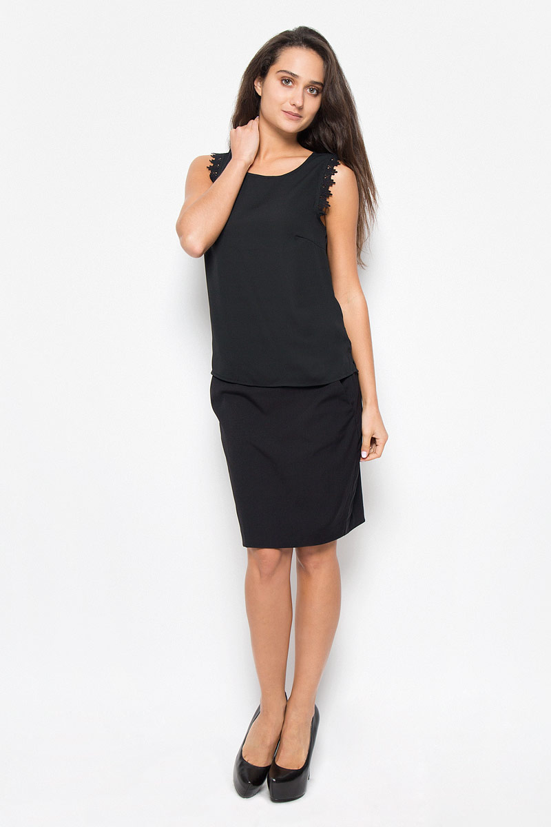 Блузка10162388_Black Блузка10162388_BlackСтильная женская блуза Vero Moda, выполненная из 100% полиэстера, подчеркнет ваш уникальный стиль и поможет создать оригинальный женственный образ. Блузка свободного кроя, без рукавов с круглым вырезом горловины. Проймы рукавов дополнены ажурными вставками. Легкая блуза идеально подойдет для жарких летних дней. Такая блузка будет дарить вам комфорт в течение всего дня и послужит замечательным дополнением к вашему гардеробу.