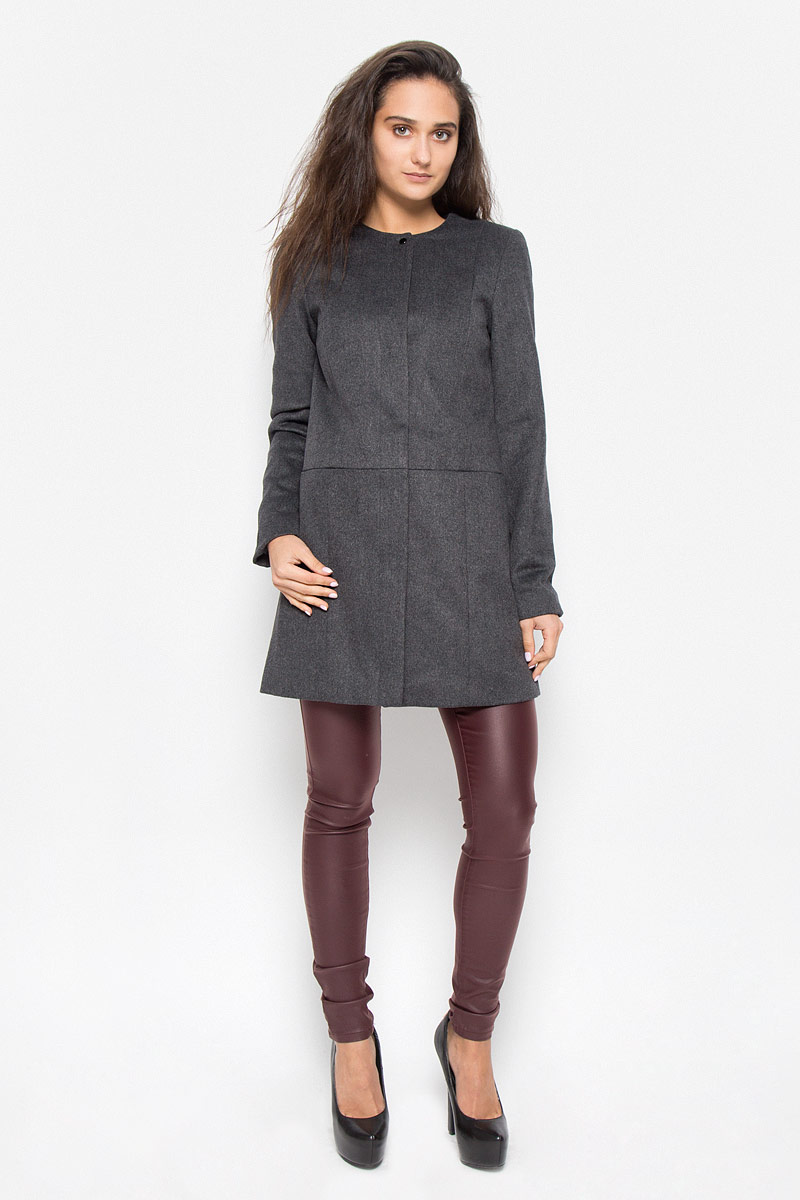 Пальто10159255_Black Пальто10159255_BlackУдобное женское пальто Vero Moda согреет вас в прохладную погоду и позволит выделиться из толпы. Модель с длинными рукавами и круглым вырезом горловины выполнена из полиэстера с добавлением шерсти, застегивается на кнопки спереди. Такое пальто надежно сохранит тепло и защитит вас от ветра и холода. Это модное и уютное пальто - отличный вариант для прогулок, оно подчеркнет ваш изысканный вкус и поможет создать неповторимый образ.