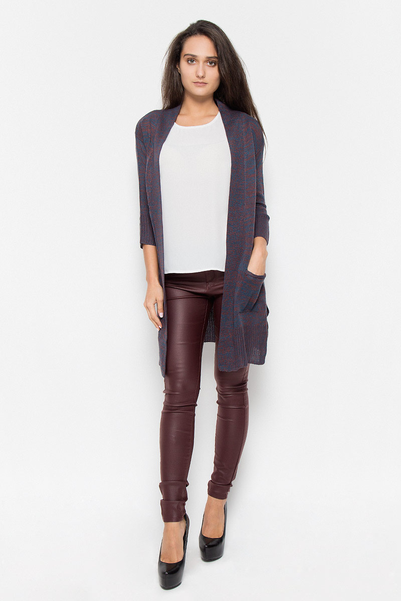 Кардиган10158024_Decadent Chocolate Кардиган10158024_Decadent ChocolateКлассический женский кардиган Vero Moda с рукавами 3/4 будет гармонично смотреться в сочетании, как с джинсами, брюками, так и с юбками. Выполнен кардиган из высококачественной акриловой пряжи, мягкий и приятный на ощупь. Модель дополнена двумя накладными карманами, с боков разрезами. В нем вы будете чувствовать себя уютно в прохладное время года.