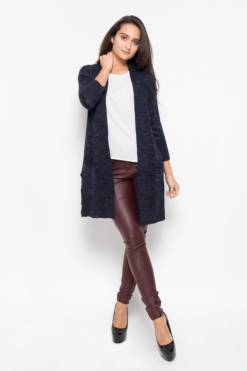 Кардиган10158024_Decadent Chocolate Кардиган10158024_Decadent ChocolateКлассический женский кардиган Vero Moda с рукавами 3/4 будет гармонично смотреться в сочетании, как с джинсами, брюками, так и с юбками. Выполнен кардиган из высококачественной акриловой пряжи, мягкий и приятный на ощупь. Модель дополнена двумя накладными карманами, с боков разрезами. В нем вы будете чувствовать себя уютно в прохладное время года.
