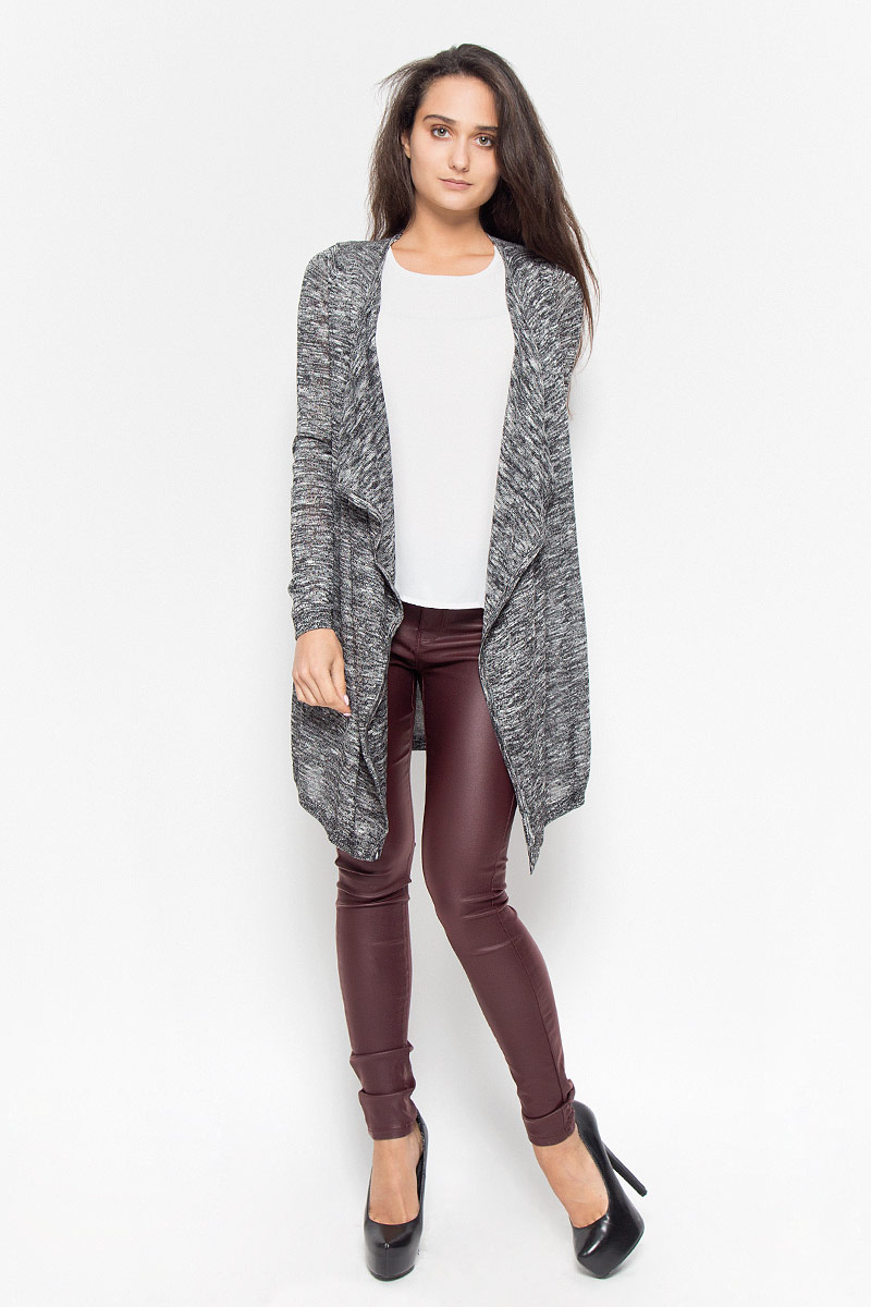 Кардиган10158335_Black Кардиган10158335_BlackЖенский кардиган Vero Moda выполнен из полиэстера с добавлением вискозы, благодаря чему великолепно сохраняет тепло, позволяет коже дышать и обладает высокой гигроскопичностью. Удлиненная модель с длинными рукавами не имеет застежек и красиво драпируется. Тонкий вязаный кардиган - идеальный вариант для создания неотразимого образа. Такая модель будет дарить вам комфорт в течение всего дня и послужит замечательным дополнением к вашему гардеробу.