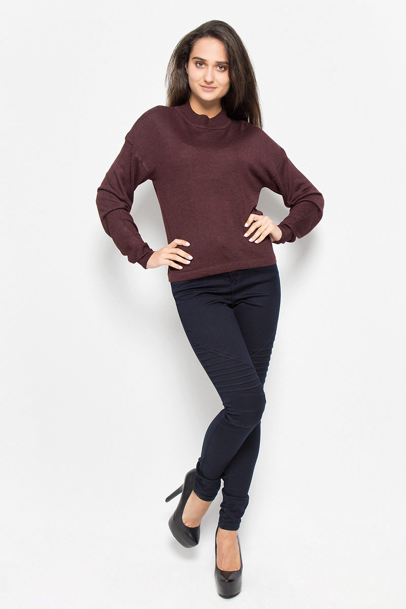 Джемпер10145560_Black Джемпер10145560_BlackСтильный женский джемпер Vero Moda Noisy May, выполненный из тонкого трикотажа, необычайно мягкий и приятный на ощупь, не сковывает движения, обеспечивая наибольший комфорт. Изделие с воротником-стойкой и длинными рукавами-кимоно идеально будет сочетаться как брюками, так и юбкой. Мягкий и уютный джемпер станет любимым элементом вашего гардероба.