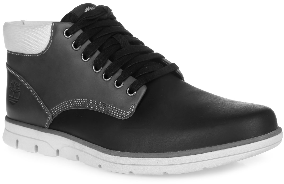 БотинкиTBLA178KM БотинкиTBLA178KMСтильные мужские ботинки Bradstreet Leather Chukka от Timberland заинтересуют вас своим дизайном с первого взгляда! Модель изготовлена из натуральной кожи, боковая сторона декорирована тиснением в виде логотипа бренда. Подкладка и стелька изготовлены из мягкого текстиля. Шнуровка прочно зафиксирует модель на вашей ноге. Подошва с технологией SensorFlex - новейшая трехслойная подошва, которая обеспечивает оптимальную поддержку, комфорт и отличные эксплуатационные качества на любой поверхности и любом рельефе местности, амортизирует каждый шаг, вне зависимости от неровностей поверхности, и гарантирует устойчивость при ходьбе, стабилизируя стопу. Стильные ботинки позволят вам выделиться из толпы. Ультрамодные ботинки не оставят вас незамеченным!