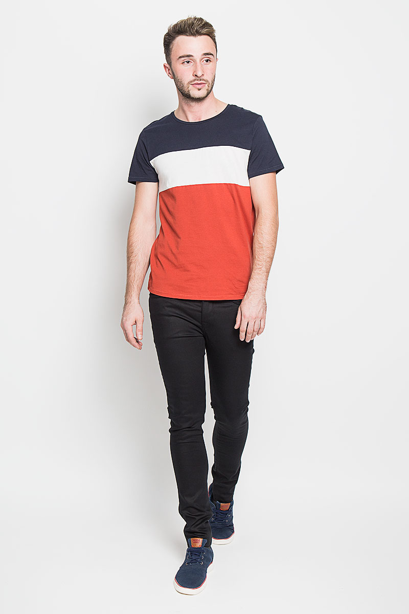 Джинсы16046339_Black Джинсы16046339_BlackМодные мужские джинсы Selected Homme - это джинсы высочайшего качества, которые прекрасно сидят. Они выполнены из высококачественного эластичного хлопка с добавлением полиэстера, что обеспечивает комфорт и удобство при носке. Джинсы-скинни заниженной посадки станут отличным дополнением к вашему современному образу. Джинсы застегиваются на пуговицу в поясе и ширинку на пуговицах, дополнены шлевками для ремня. Джинсы имеют классический пятикарманный крой: спереди модель дополнена двумя втачными карманами и одним маленьким накладным кармашком, а сзади - двумя накладными карманами. Эти модные и в то же время комфортные джинсы послужат отличным дополнением к вашему гардеробу.