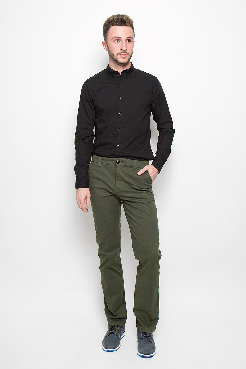 БрюкиP-215/510-6323 БрюкиP-215/510-6323Стильные мужские брюки Sela Casual Wear, выполненные из эластичного хлопка, отлично дополнят ваш образ. Материал изделия плотный, тактильно приятный, позволяет коже дышать. Брюки застегиваются на пуговицу и имеют ширинку на застежке-молнии. На поясе предусмотрены шлевки для ремня. Спереди модель дополнена двумя втачными карманами со скошенными краями, сзади - двумя врезными карманами на пуговицах. Высокое качество кроя и пошива, дизайн и расцветка придают изделию неповторимый стиль и индивидуальность. Модель займет достойное место в вашем гардеробе!