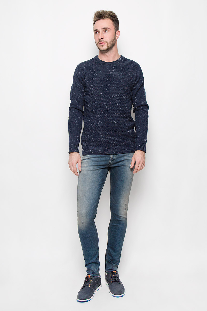 ДжемперA16-21102_800 ДжемперA16-21102_800Мужской джемпер Calvin Klein Jeans, выполненный из высококачественной пряжи, станет стильным дополнением к вашему образу. Материал изделия очень мягкий и тактильно приятный, не стесняет движений, хорошо пропускает воздух. Джемпер с круглым вырезом горловины и длинными рукавами. Вырез горловины, манжеты и низ модели связаны резинкой с эффектом необработанного края. Джемпер - идеальный вариант для создания образа в стиле Casual. Он подарит вам уют и комфорт в течение всего дня.