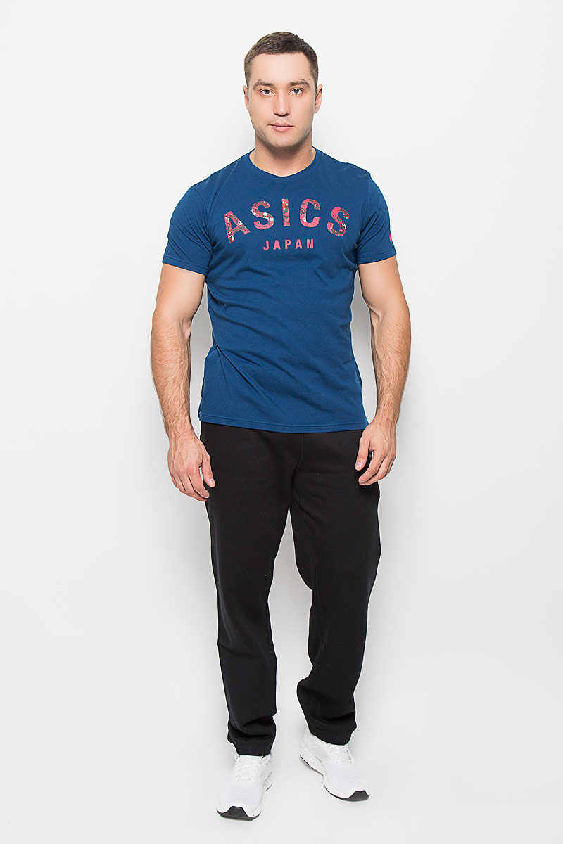 Футболка131529-0001 Футболка131529-0001Стильная мужская футболка Asics Camou Logo SS Top, выполненная из высококачественного хлопка с добавлением полиэстера, обладает высокой теплопроводностью, воздухопроницаемостью и гигроскопичностью, позволяет коже дышать и великолепно отводит влагу, оставляя тело сухим. Такая футболка превосходно подойдет для занятий спортом и активного отдыха. Модель с короткими рукавами и круглым вырезом горловины - идеальный вариант для создания образа в спортивном стиле. Футболка декорирована броским камуфляжным принтом с надписью Asics Japan. Такая модель подарит вам комфорт в течение всего дня и послужит замечательным дополнением к вашему гардеробу.