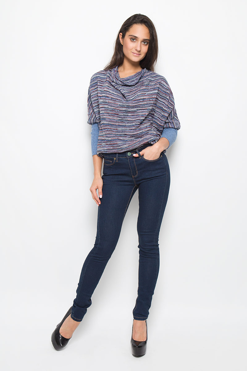 ДжинсыPJ-135/579-6352 ДжинсыPJ-135/579-6352Стильные женские джинсы Sela Denim подчеркнут ваш уникальный стиль и помогут создать оригинальный женственный образ. Модель выполнена из высококачественного эластичного хлопка с добавлением полиэстера. Материал мягкий и приятный на ощупь, не сковывает движения и позволяет коже дышать. Джинсы зауженного кроя со стандартной посадкой застегиваются на пуговицу в поясе и ширинку на застежке-молнии. На поясе предусмотрены шлевки для ремня. Спереди модель оформлена двумя втачными карманами и одним маленьким накладным кармашком, а сзади - двумя накладными карманами. Модель оформлена контрастной прострочкой. Эти модные и в тоже время комфортные джинсы послужат отличным дополнением к вашему гардеробу.
