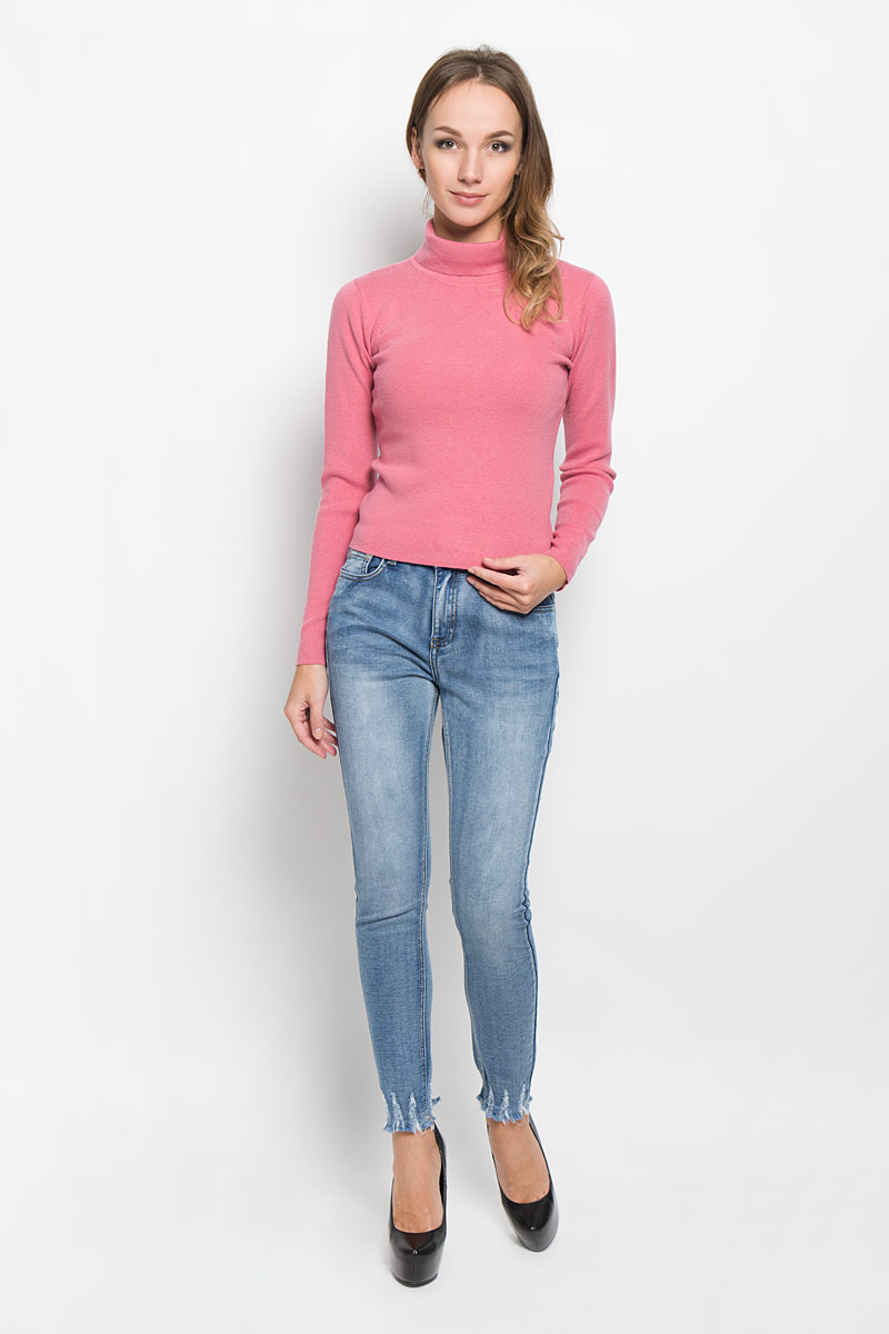 ВодолазкаCK1968_PINK ВодолазкаCK1968_PINKОригинальная женская водолазка Glamorous, изготовленная вискозы с добавлением нейлона, мягкая и приятная на ощупь, не сковывает движений и обеспечивает наибольший комфорт. Модель с воротником-гольф и длинными рукавами великолепно подойдет для создания образа в стиле Casual. Однотонная водолазка отлично сочетается с любыми нарядами. Эта водолазка послужит отличным дополнением к вашему гардеробу. В ней вы всегда будете чувствовать себя уютно и комфортно в прохладную погоду.