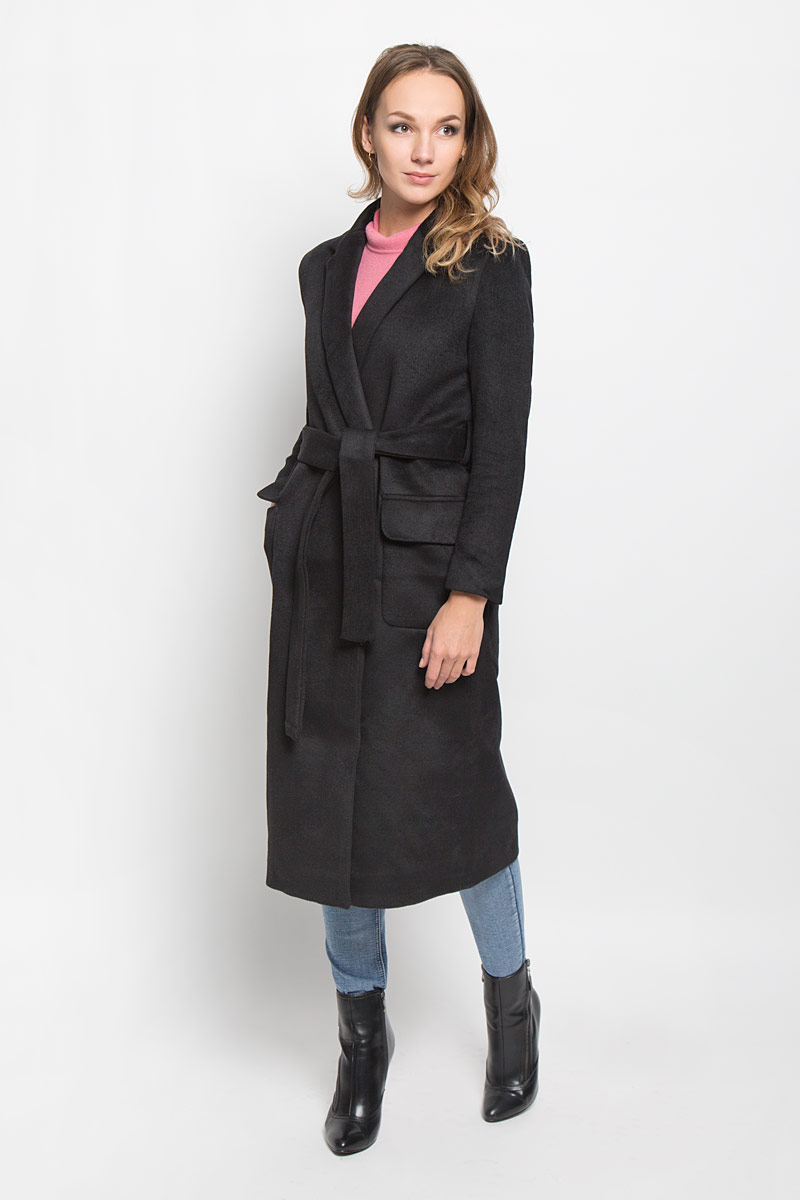 ПальтоCK3165_BLACK ПальтоCK3165_BLACKСтильное женское пальто Glamorous, выполненное из полиэстера, согреет вас в прохладную погоду и позволит выделиться из толпы. Изделие дополнено подкладкой из полиэстера. Модель с отложным воротником с лацканами на талии завязывается поясом. Спереди пальто оформлено двумя накладными карманами с клапанами. Такое стильное пальто станет прекрасным дополнением к вашему гардеробу, оно подарит вам комфорт и тепло.