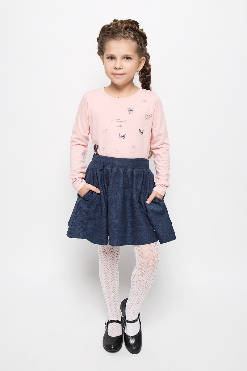 Юбка216BBGC55011012 Юбка216BBGC55011012Юбка для девочки Button Blue подойдет вашей маленькой моднице и станет отличным дополнением к ее гардеробу. Изготовленная из натурального хлопка с добавлением эластана, она мягкая и приятная на ощупь, не сковывает движения и позволяет коже дышать. Модель на поясе имеет широкую трикотажную резинку, регулируемую скрытым шнурком, благодаря чему юбка не сползает и не сдавливает животик ребенка. От линии талии заложены складочки, придающие изделию пышность. Спереди расположены два втачных кармана. В такой юбочке ваша маленькая принцесса будет чувствовать себя комфортно, уютно и всегда будет в центре внимания!