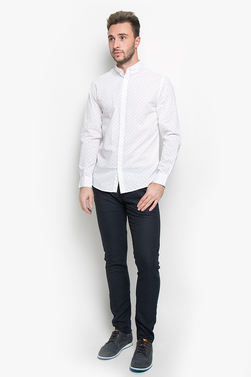 Рубашка16052233_Bright White Рубашка16052233_Bright WhiteСтильная мужская рубашка Selected Homme, выполненная из натурального хлопка, подчеркнет ваш уникальный стиль и поможет создать оригинальный образ. Такой материал великолепно пропускает воздух, обеспечивая необходимую вентиляцию, а также обладает высокой гигроскопичностью. Рубашка с длинными рукавами и отложным воротником застегивается на пуговицы спереди. Манжеты рукавов также застегиваются на пуговицы. Модель оформлена ненавязчивым принтом. Воротник фиксируется на пуговицы. Классическая рубашка - превосходный вариант для базового мужского гардероба и отличное решение на каждый день. Такая рубашка будет дарить вам комфорт в течение всего дня и послужит замечательным дополнением к вашему гардеробу.