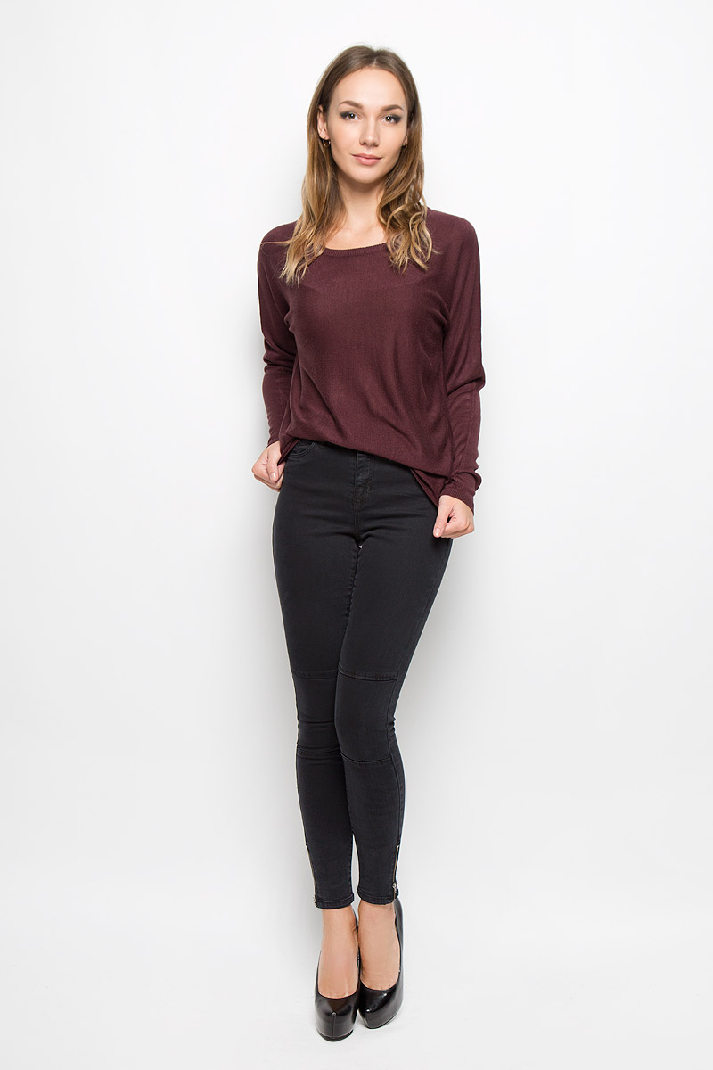 Джемпер10158013_Black Джемпер10158013_BlackЖенский джемпер Vero Moda изготовлен из необычайно мягкого и тактильно приятного материала. Изделие не стесняет движений, хорошо пропускает воздух. Однотонная модель с круглым вырезом горловины и длинными рукавами - идеальный вариант для создания образа в стиле Casual. Вырез горловины, манжеты и низ изделия связаны резинкой. Джемпер подарит вам комфорт в течение всего дня!