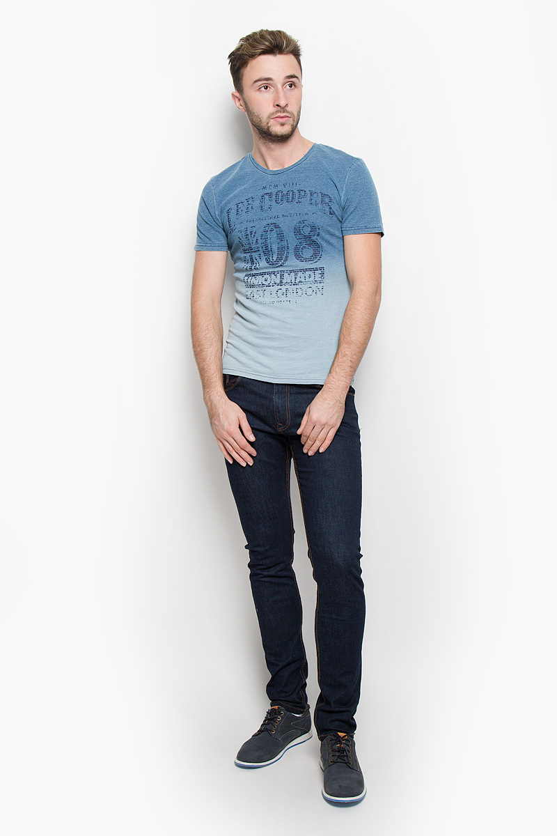 ФутболкаLCHMJ088/DKDENIM ФутболкаLCHMJ088/DKDENIMСтильная мужская футболка Lee Cooper, выполненная из 100%-го хлопка, обладает высокой воздухопроницаемостью и гигроскопичностью, позволяет коже дышать. Модель с короткими рукавами и круглым вырезом горловины спереди дополнена принтовыми надписями. Эта футболка - идеальный вариант для создания эффектного образа.