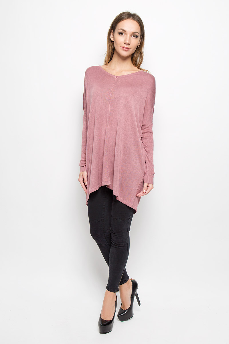 Джемпер10161148_Black Джемпер10161148_BlackЖенский джемпер Vero Moda изготовлен из необычайно мягкого и тактильно приятного материала. Изделие не стесняет движений, хорошо пропускает воздух. Модель со спущенной линией плеча и длинными рукавами имеет V-образный вырез горловины. Джемпер свободного кроя - идеальный вариант для создания образа в стиле Casual. Он подарит вам уют и комфорт в течение всего дня!