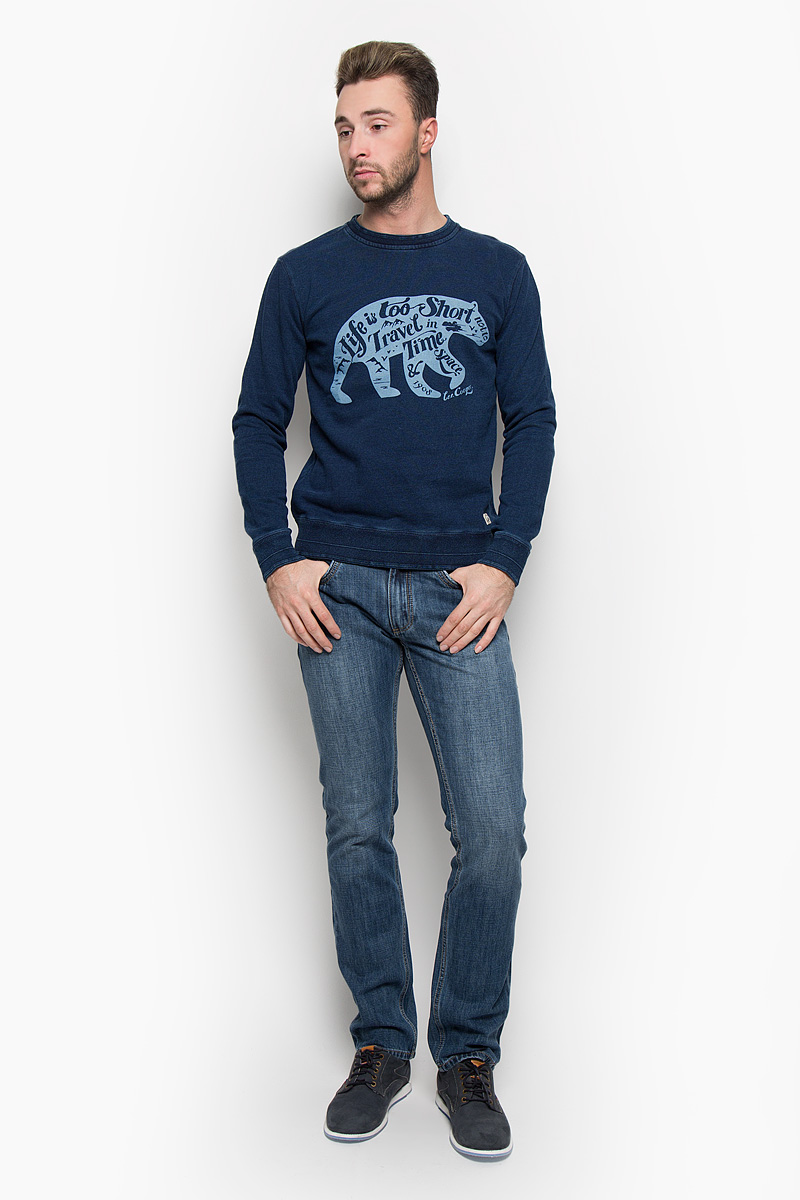 ТолстовкаLCHMJ096/DKDENIM ТолстовкаLCHMJ096/DKDENIMУтепленная мужская толстовка Lee Cooper, изготовленная из натурального хлопка, необычайно мягкая и приятная на ощупь, не сковывает движения. Модель с круглым вырезом горловины и длинными рукавами. Вырез горловины, низ рукавов и низ модели дополнены трикотажными резинками. Толстовка оформлена изображением оригинального медведя и принтовыми надписями. Эта модная и в то же время комфортная толстовка отличный вариант как для активного отдыха, так и для занятий спортом!