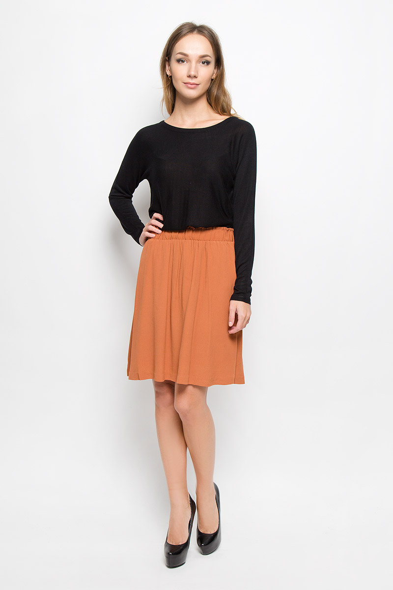 Джемпер10158013_Black Джемпер10158013_BlackЖенский джемпер Vero Moda изготовлен из необычайно мягкого и тактильно приятного материала. Изделие не стесняет движений, хорошо пропускает воздух. Однотонная модель с круглым вырезом горловины и длинными рукавами - идеальный вариант для создания образа в стиле Casual. Вырез горловины, манжеты и низ изделия связаны резинкой. Джемпер подарит вам комфорт в течение всего дня!