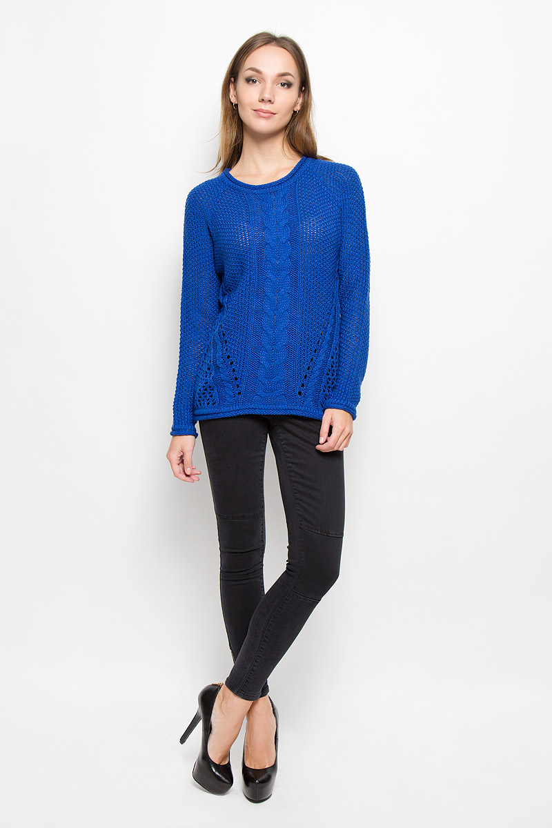 Джемпер10159567_Grenadine Джемпер10159567_GrenadineУютный вязаный джемпер Vero Moda Denim идеально дополнит образ в прохладную погоду. Изготовленный из акриловой пряжи, он очень мягкий и тактильно приятный, не стесняет движений, обеспечивая комфорт. Джемпер с круглым вырезом горловины и длинными рукавами-реглан оформлен вязаными узорами. Вырез горловины, рукава и низ модели имеют закрученные края. Дизайн и расцветка делают этот джемпер стильным и модным предметом женского гардероба, в нем вы всегда будете чувствовать себя уютно и комфортно.