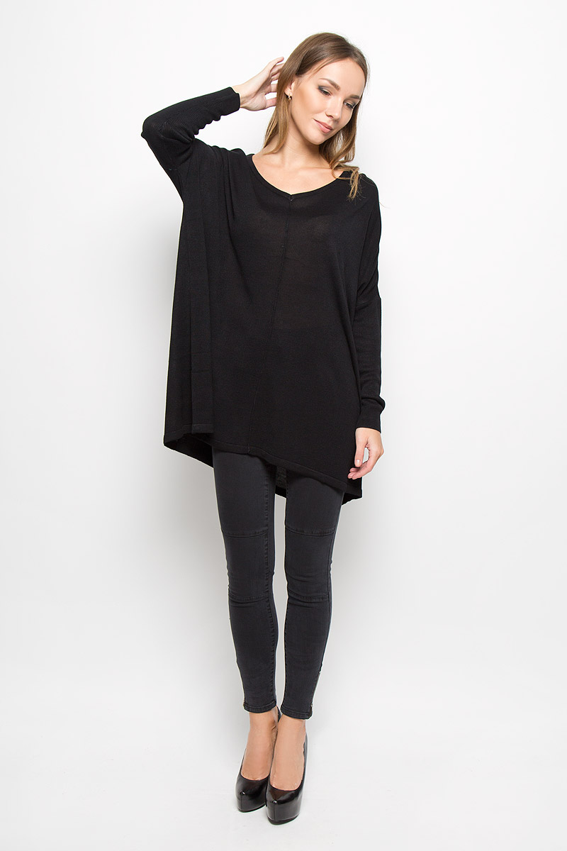 Джемпер10161148_Black Джемпер10161148_BlackЖенский джемпер Vero Moda изготовлен из необычайно мягкого и тактильно приятного материала. Изделие не стесняет движений, хорошо пропускает воздух. Модель со спущенной линией плеча и длинными рукавами имеет V-образный вырез горловины. Джемпер свободного кроя - идеальный вариант для создания образа в стиле Casual. Он подарит вам уют и комфорт в течение всего дня!