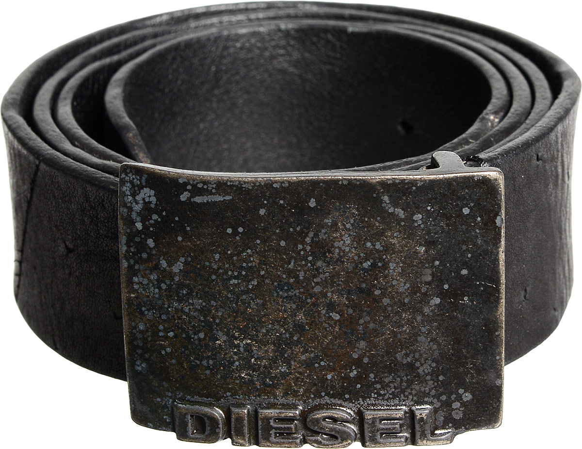 РеменьX04184-PR080/T2180 РеменьX04184-PR080/T2180Стильный мужской ремень Diesel станет идеальным дополнением к вашему образу. Ремень изготовлен из натуральной коровьей кожи и выполнен в оригинальном дизайне. Изделие оснащено металлической пряжкой с гравированной надписью с названием бренда, которая легко и быстро зафиксирует ремень и отрегулирует его длину. Такой ремень займет достойное место в вашем гардеробе.