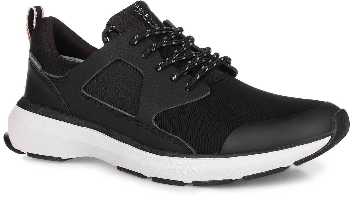 Кроссовки12110788_Anthracite Кроссовки12110788_AnthraciteМужские кроссовки от Jack & Jones выполнены из текстиля со вставками из полиуретана. Язычок оформлен фирменной нашивкой, обувь фиксируется на ноге при помощи классической шнуровки. Подкладка изготовлена из текстиля, стелька выполнена из ЭВА с текстильным покрытием. Подошва из резины дополнена рифлением.